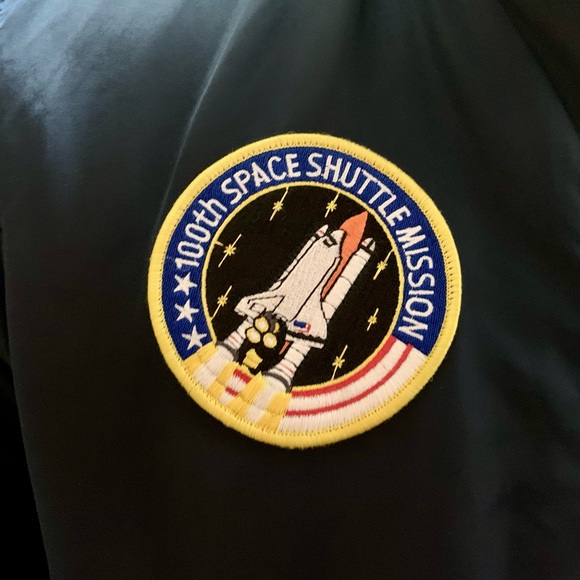 **** SOLD ****Men’s NASA Jacket - Picture 3 of 5